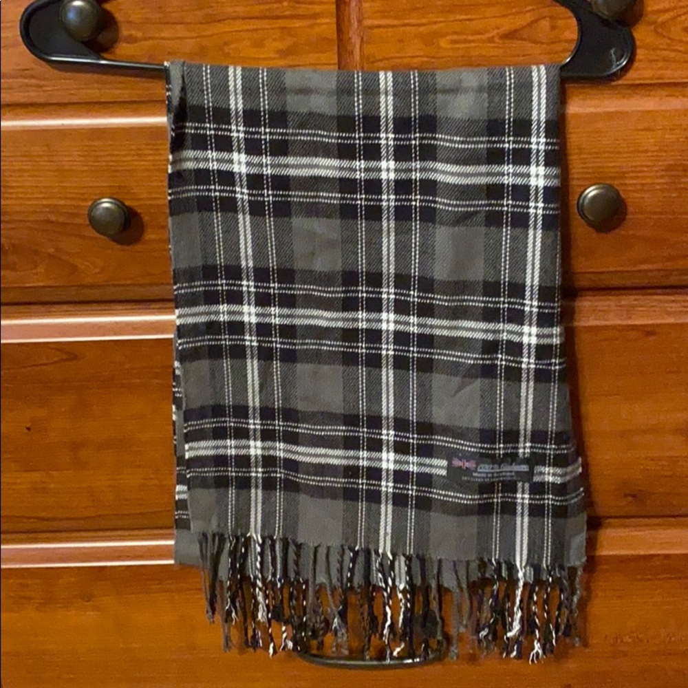 100% cashmere scarf